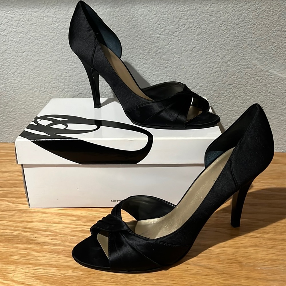 Nine West chic Tochico Satin Peep Toe Heel